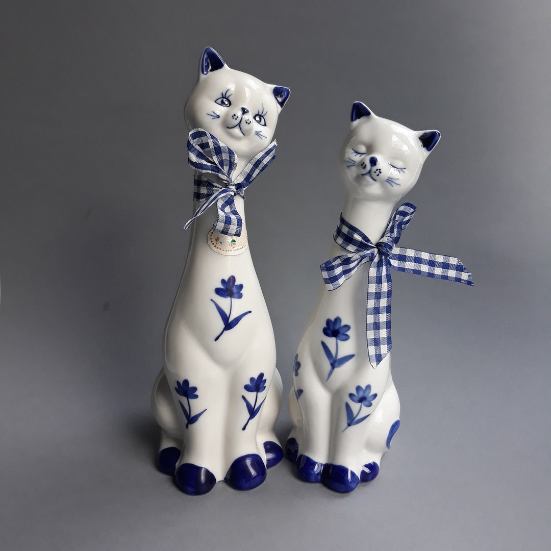 Vintage Mid Century Long Neck Cats. Pair of White Ceramic Cat 