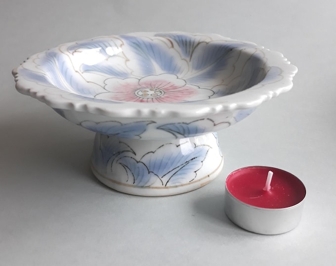 Stenwreth Porslin Sweden. Hand Painted Dish on Pedestal. Lovely Floral Design in Soft Pastel Colours. Vintage Swedish Porcelain. Marked.