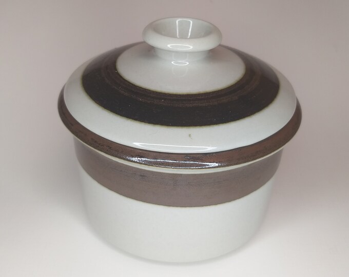 Finland Arabia. Marmalade jar/ pot with lid. Finnish vintage 1970s. Specially made for Gunilla Marmelad. Like new. High quality stoneware.