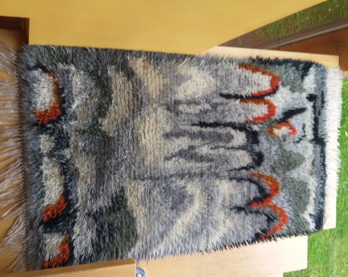 Rya Rug Sweden. Medium Size Vintage Wool Rya Rug from 70s (long pile/shag) Technique. Abstract Pattern Hand Knotted in Wool on a Cotton Base