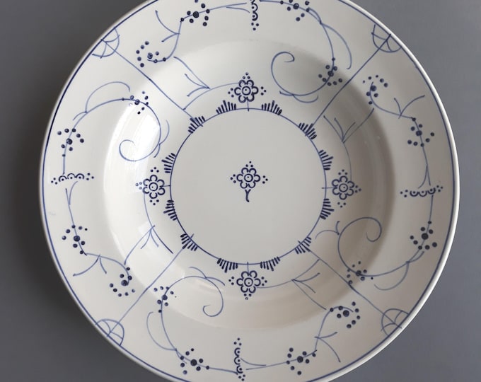 Egersunds Fayancefabrik Norway. Plate with Straw Pattern, Blue Lines. Objects with this Mark were Produced 1920 - 1954. Not Used. Rare Find.