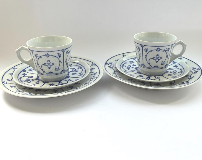One Set of 2 Vintage Jäger Eisenberg Germany 'Blau Saks' Porcelain Tea Coffee Cups and 2 Saucers, 2 Cake Plates. Strawflower Onion Pattern.