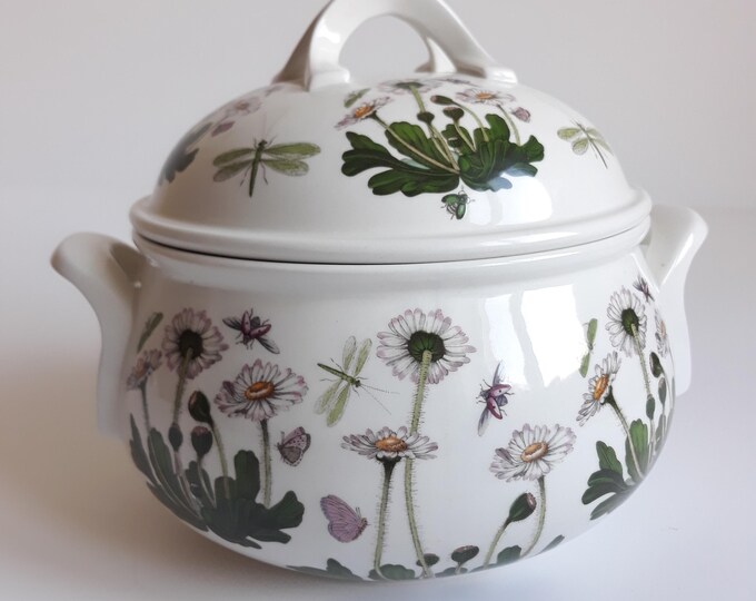 Vintage Portmeirion England Botanic Garden Casserole Dish. Oven to Table. Daisy Pattern. Floral Design by Susan Williams Ellis.