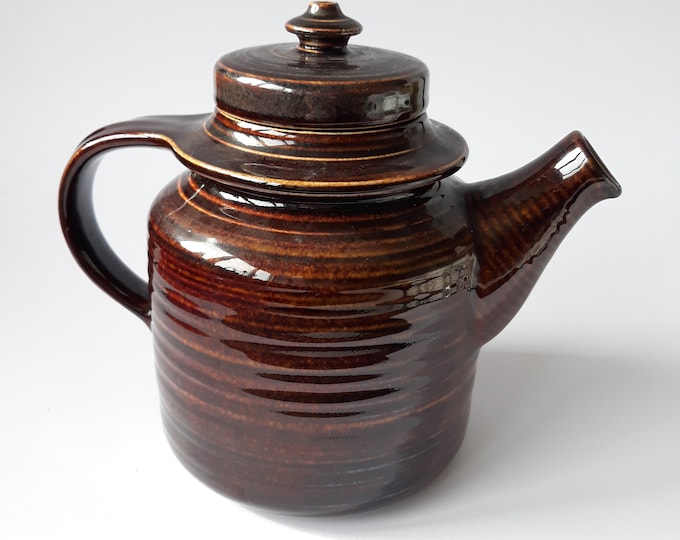 Large Vintage Kaarna Arabia Finland  Stoneware Teapot in Glossy Dark Brown Colour. Designed by Göran Bäck. Scandinavian Design Pottery.