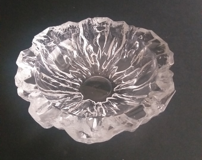 Mid Century Modern Crystal Glass Ashtray with Icicle Relief Texture on Outside. Fantastic Design and Clarity. Quality and Beauty. Home Decor