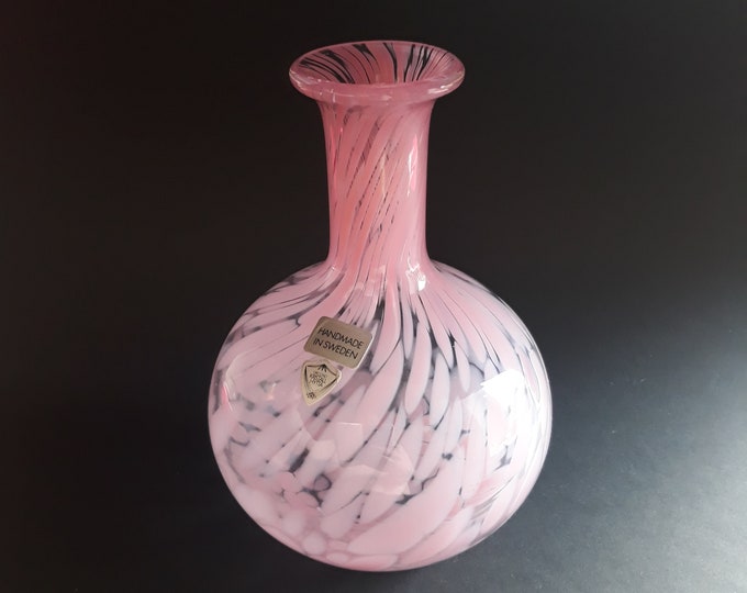 Lovely Vintage Kristall Hytta Sweden Art Glass Vase Clear and Beautiful Pastel Pink Colour. Beautiful Swedish Art Glass. Original Sticker.