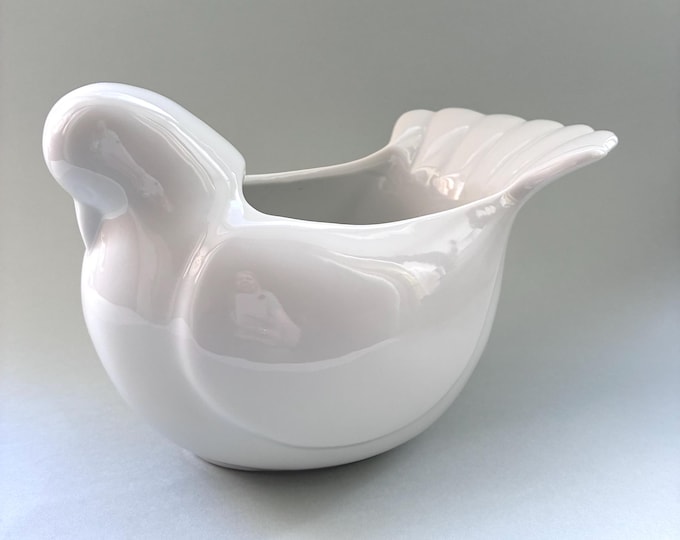 Lisa Larson. White Ceramic Dove, Bird Planter. Manufactured in Sweden. Simple and Beautiful Form. Signed on Base Lisa L. Scandinavian Retro.