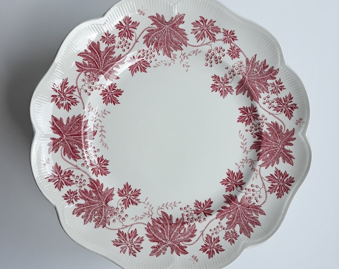 Gefle Sewden. Flow Red  Dinner Plate from 40s. Vintage Scandinavian Tableware Designed by Arthur Percy. Collectible Gefle  Vinranka Pattern.