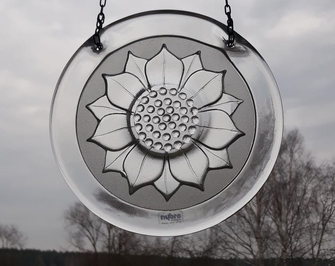Sea Nybro Glasbruk Sweden Round Christal Glass Suncatcher in Metallic Chain. Sunflower Relief. Original Label.