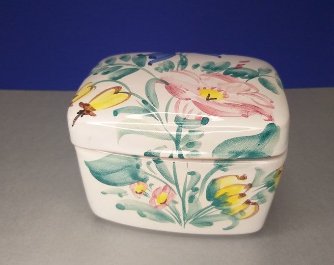 Vintage Lars Syberg Ceramic Denmark. White Jewelry  Box glazed and Hand painted with beautiful garden flowers in spring colours.