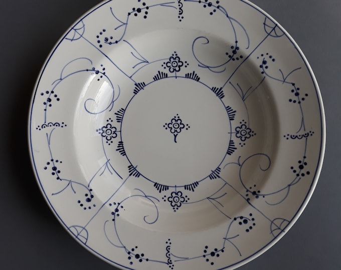 Egersunds Fayancefabrik Norway. Plate with Straw Pattern, Blue Lines. Objects with this Mark were Produced 1920 - 1954. Not Used. Rare Find.