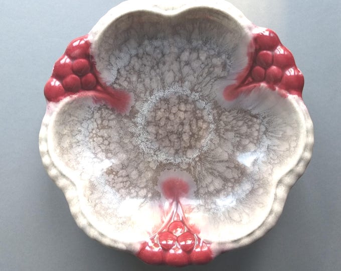 Strehla Germany. Large Fruit Bowl. Retro Drip Glaze, Fluted Edge Bowl in Cherry Red and Grey Tones. Design No 713. Vintage Germany Pottery.