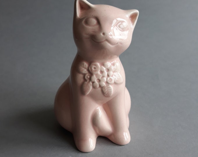 Guldkroken Hjo Sweden. Lovely Ceramic Cat Figurine in Light Pink Colour Glaze. Vintage Swedish Pottery. Home Decor from 70s.