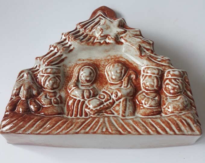 A Vintage Ceramic Baking Mould. Bethlehem Scene. It has a Beige Glaze Outside and a Brown Glaze Inside. With a Hole for Hanging on the Wall.