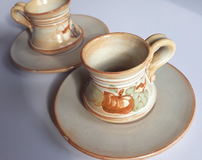 Pair of La Poterie Provence France Vintage Ceramic Espresso Cups and Saucers in Beige Colour. Floral Motive. Marked. Vintage French Pottery.