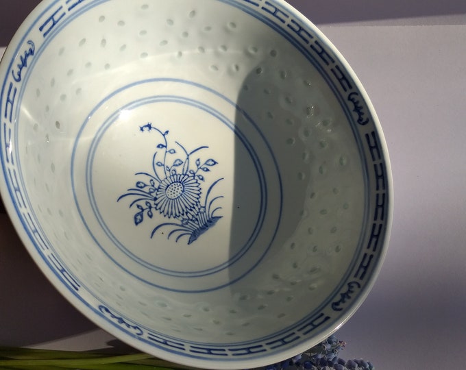 Large Vintage Jingdezhen 22 cm (8.66”)  Rice Porcelain Bowl in Blue and White. Hand made Chinese Rice Grain Lotus Flower Pattern Bowl.