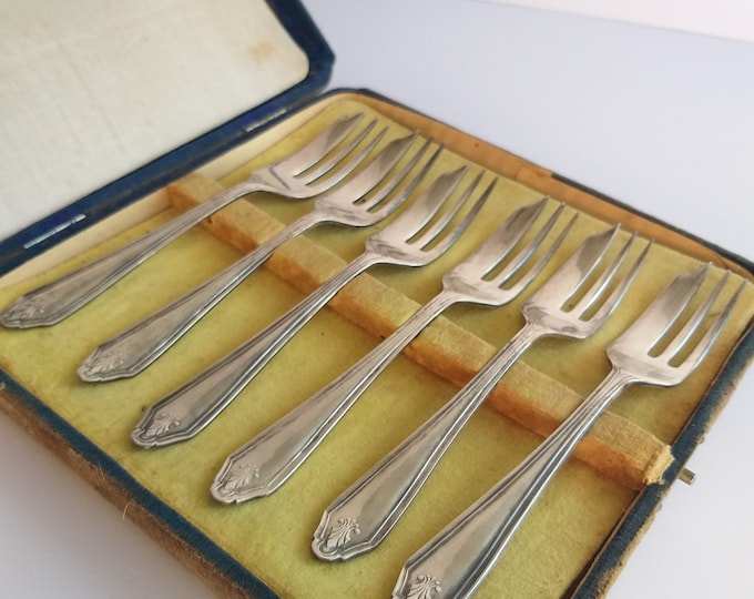 Set of 6 Antique Norwill and Sons England Dessert, Cake Forks. Made in Sheffield England. Art Deco Flatware Silverware. Silver Plated.