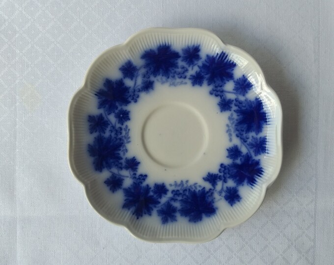 Vinranka Gefle Porslinsfabrik Sweden. Vinranka Pattern design of Grape Leaves and Grapes. Flow Blue Porcelain Saucer designed by A. Percy.