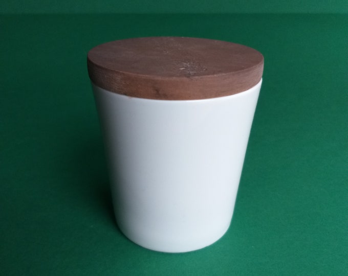 Rorstrand Sweden. White Vintage Ceramic Apotek Jar with Wooden Lid. Signed on the Bottom. Excellent Condition. Scandinavian Swedish Design.