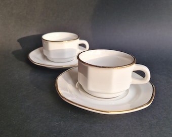 Set di 2 tazzine da caffè e espresso bistrot in stile francese Durolite Apilco e Pillivuyt, con 2 piattini. Bianche con bordo dorato. Senza marchio.