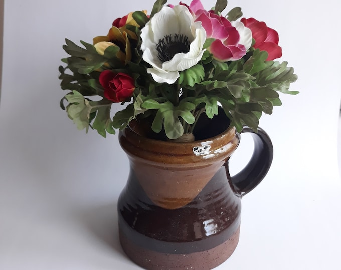 Nittsjo Sweden. Well-designed Vintage Ceramic Cup, Vase with Handle. Brown, Honey Coloured Glazes, Matte Finish. Hand Made Swedish Pottery