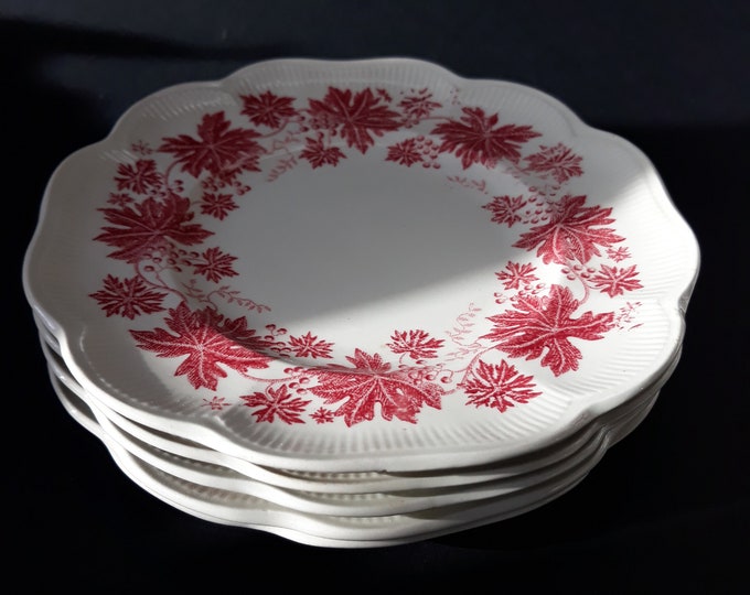 Pair of Gefle Sewden Flow Red Plates 16.5 cm. Vintage Scandinavian Tableware Designed by Arthur Percy. Collectible Swedish Vinranka Pattern.