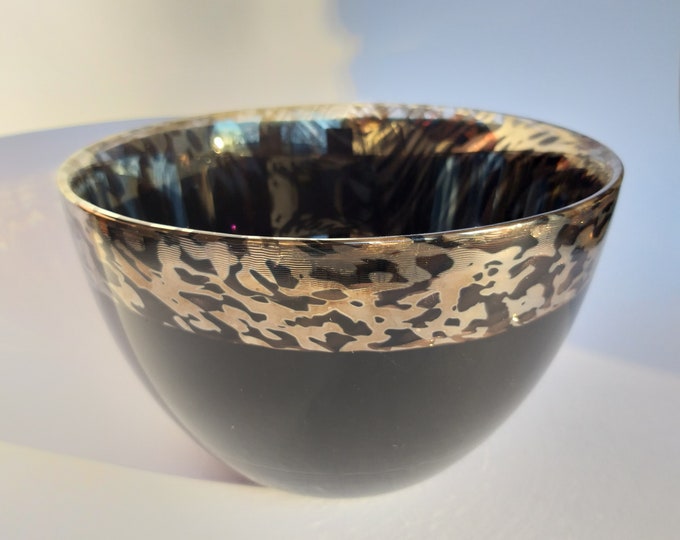 Målerås Glass Sweden Crystal Glass Bowl in Black Colour with Golden Pattern from Series Bonanza. Design by Mats Jonasson. Swedish Art Glass.