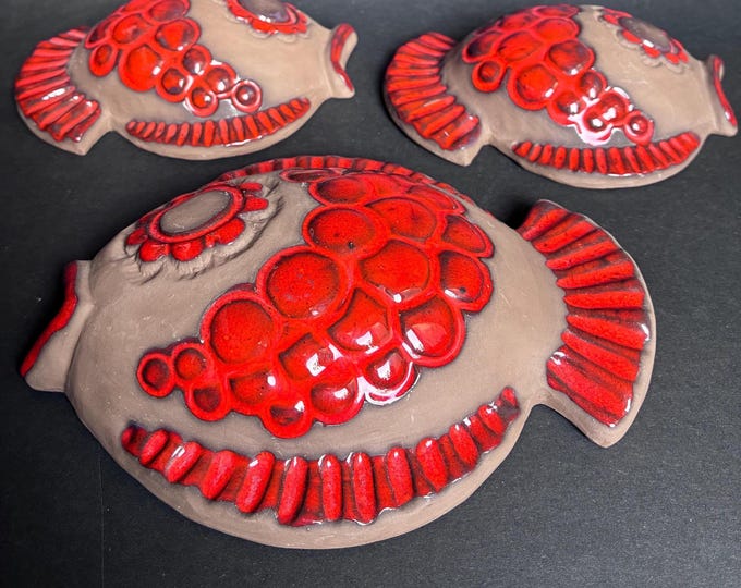 One Vintage Norrmans Motola Sweden Ceramic Wall Plaque Set. Three Bright Carp Fishes. Marked. Lowly Swedish Home Decoration.