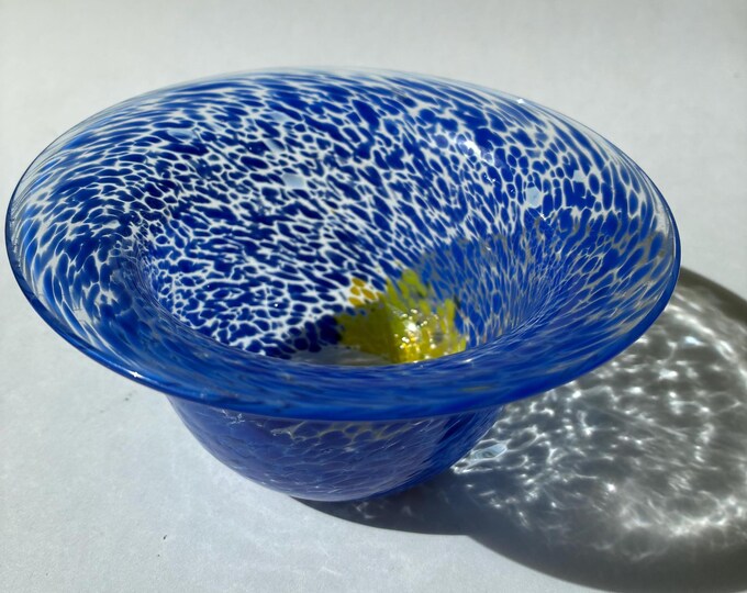 Kosta Boda Beautiful Small Bowl. Ulrica Hydman Vallien. Blue and Yellow Colours. Signed and Numbered. Swedish Art Glass.