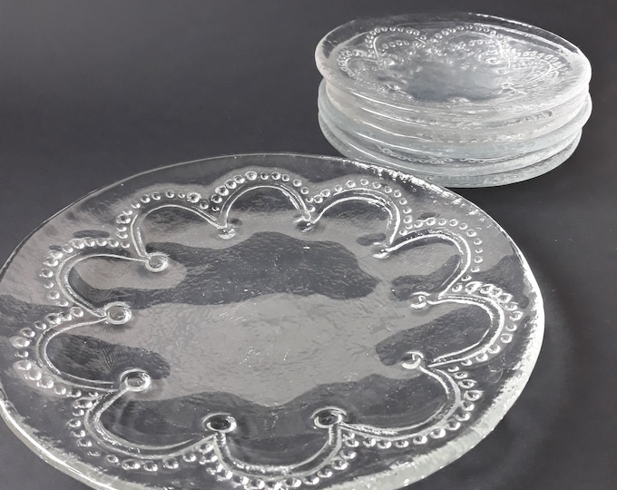 Rare Pattern Vintage Swedish Clear Crystal Glass Set of 7 Plates. 1 Large and 6 Small. Heavy and Thick Glass. Scandinavian Design Tableware.