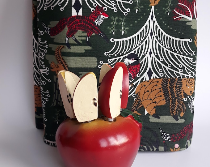 Sagaform Sweden. Retro Apple Knife Set with Handles in the Shape of an Apple Slice on a Whole Apple Stand. Stainless Steel Knives. Kitsch.