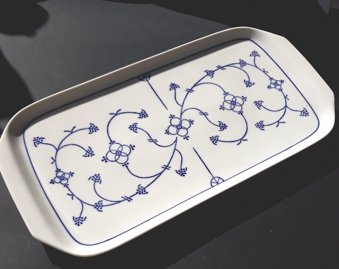 Vintage Jäger Eisenberg Germany 'Blau Saks' Porcelain Rectangular Shape Platter, Plate with a Strawflower Pattern in Indian Blue. GDR.