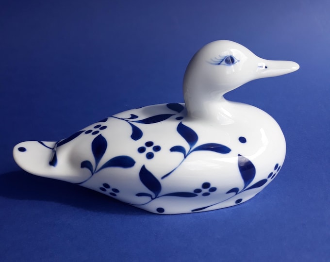 Gallo by Villeroy and Boch Royal Crown Delft Duck Figurine. White Hand Painted with Blue Leave Decor. Beautiful Home Decor.