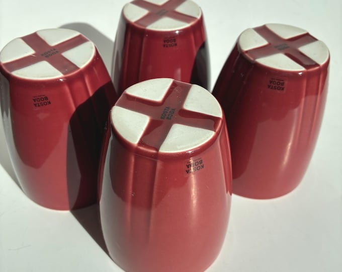 One Set of 4 Kosta Boda Bruk sleek Porcelain Mugs in Maroon Colour. Original Labels. Dishwasher safe, Microwave safe.