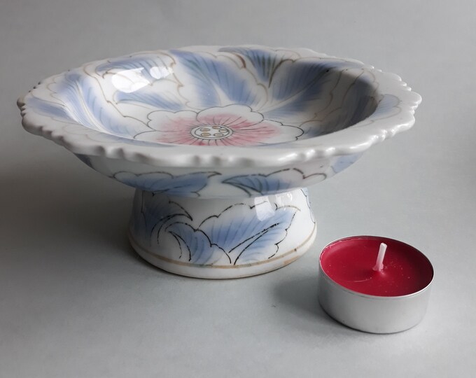 Stenwreth Porslin Sweden. Hand Painted Dish on Pedestal. Lovely Floral Design in Soft Pastel Colours. Vintage Swedish Porcelain. Marked.