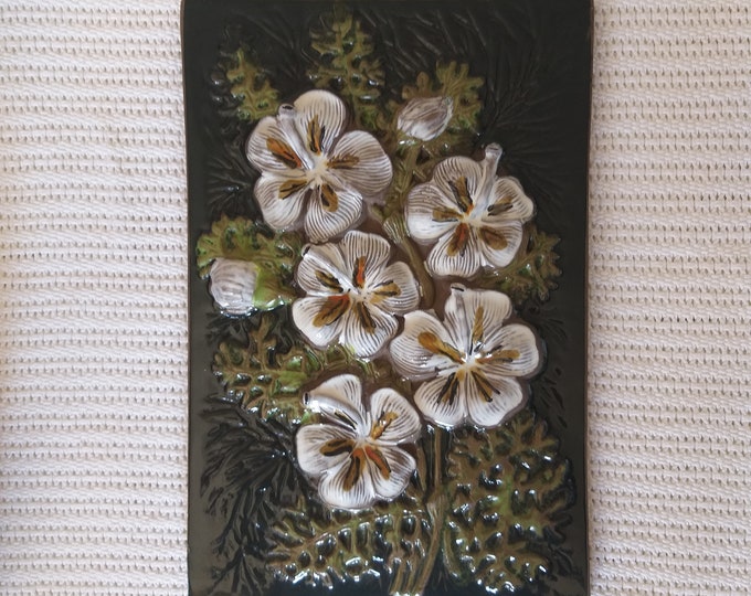Large Jie Gantofta Sweden. Ceramic Wall Hanging, Plaque, Decoration. Design Aimo Nietosvuori. Green Glazed Base, with White Flowers. Retro.
