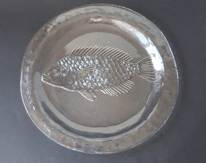 Kosta Boda Sweden. Clear Crystal Glass Embossed Fish Plate by Göran Wärff. Marina Party Line. Scandinavian MSM Sea Food Vintage Dinnerware.