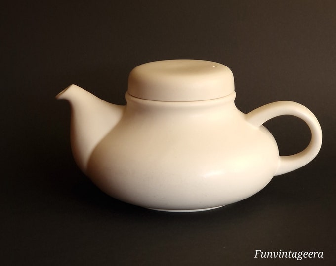 Stylish Gresline Italy Ceramic Off White Teapot. Design Franco Pozzifor. Vintage Italian Pottery from 70s. Mid Century Style Form. Marked.