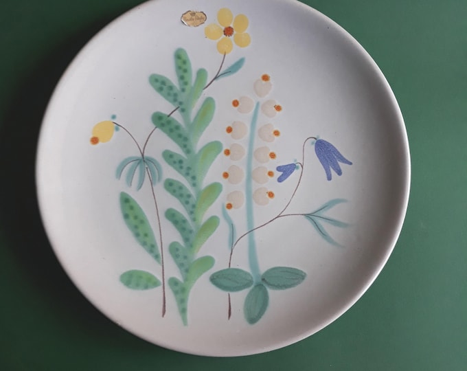 Anna Lisa Thomson Uppsala Ekeby Sweden Large Decorative Plate Ängsblom. Hand Painted with Stylized Flowers. Multicoloured. Swedish Pottery.