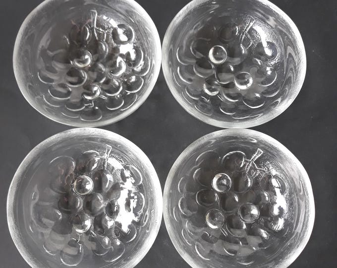 Set of 4 Kosta Boda Sweden Iconic Grape Pattern Crystal Glass Bowles 5.3" Diameter. Designed by Ann Wärff. Desert Bowls. Swedish Art Glass.
