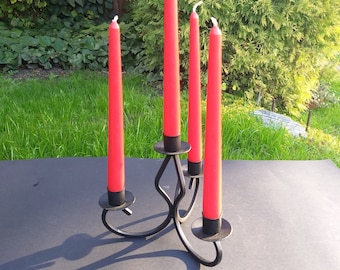 Vintage Kerzenhalter aus Eisen in schwarz für vier Kerzen aus Schweden. MetallKunst. Wohndekor im nordischen Stil. Ein schöner Adventskerzenständer.