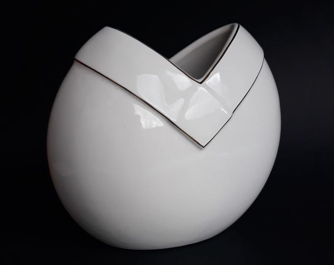 Vintage Elpa Portugal White Ceramic Vase with Gold Accent Lines. Simple Elegant Shape. Perfect Vintage Interior Piece from 80s.