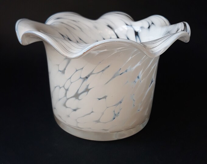 Vintage Swedish Art Glass Bowl, Planter in Clear and White Colour. Round Shape. Crinoline around Top Edge. Beautiful Home Decoration Piece.