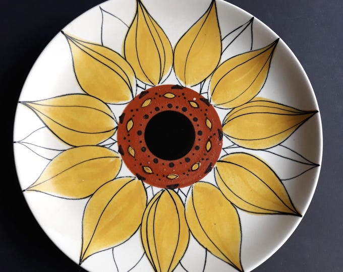 Vintage (9.25") Arabia Finland AURINKORUUSU Sunflower Plate. Hand Painted Decorative Ceramic Plate. Design Hilkka Liisa Ahola. Collectable.