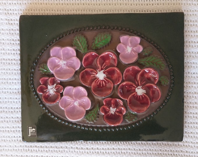 Jie Gantofta Sweden. Ceramic Wall Hanging, Plaque, Decoration. Design Aimo Nietosvuori. Muave Pink, Chery Colour Flowers. Retro. Wall Decor