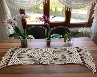 Makramee Tischläufer / Runner / Handmade Tischläufer / Boho Tischdeko