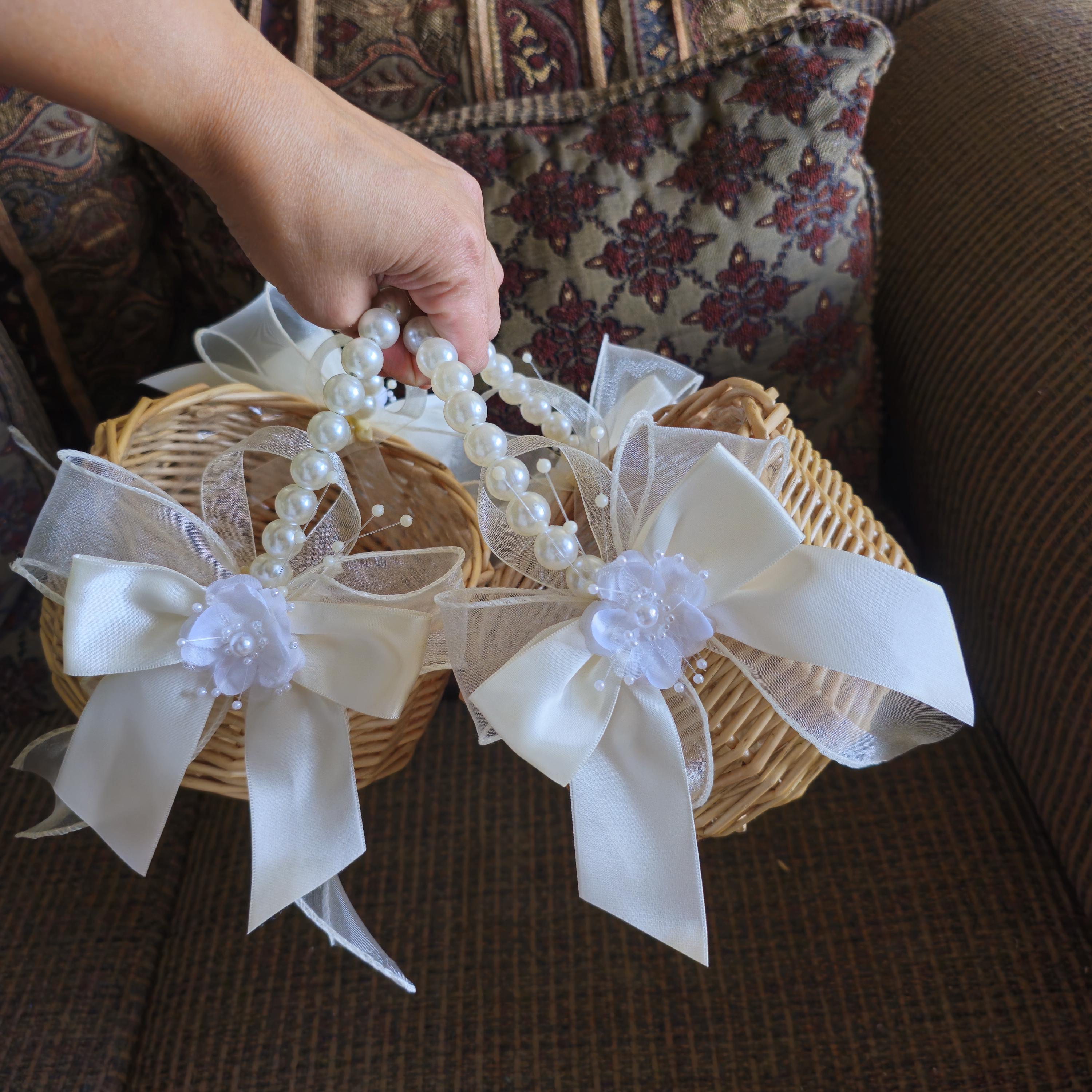 Cute Rattan Flower Girl Baskets with Bows, Flowers And Pearl Handles Set (1pc or 2 pcs) for Summer Boho Country Garden Weddings, In 2 Sizes
