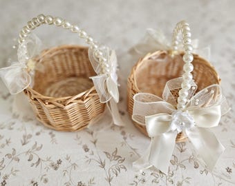 Cute Rattan Flower Girl Baskets with Bows, Flowers And Pearl Handles Set (1pc or 2 pcs) for Summer Boho Country Garden Weddings, In 2 Sizes