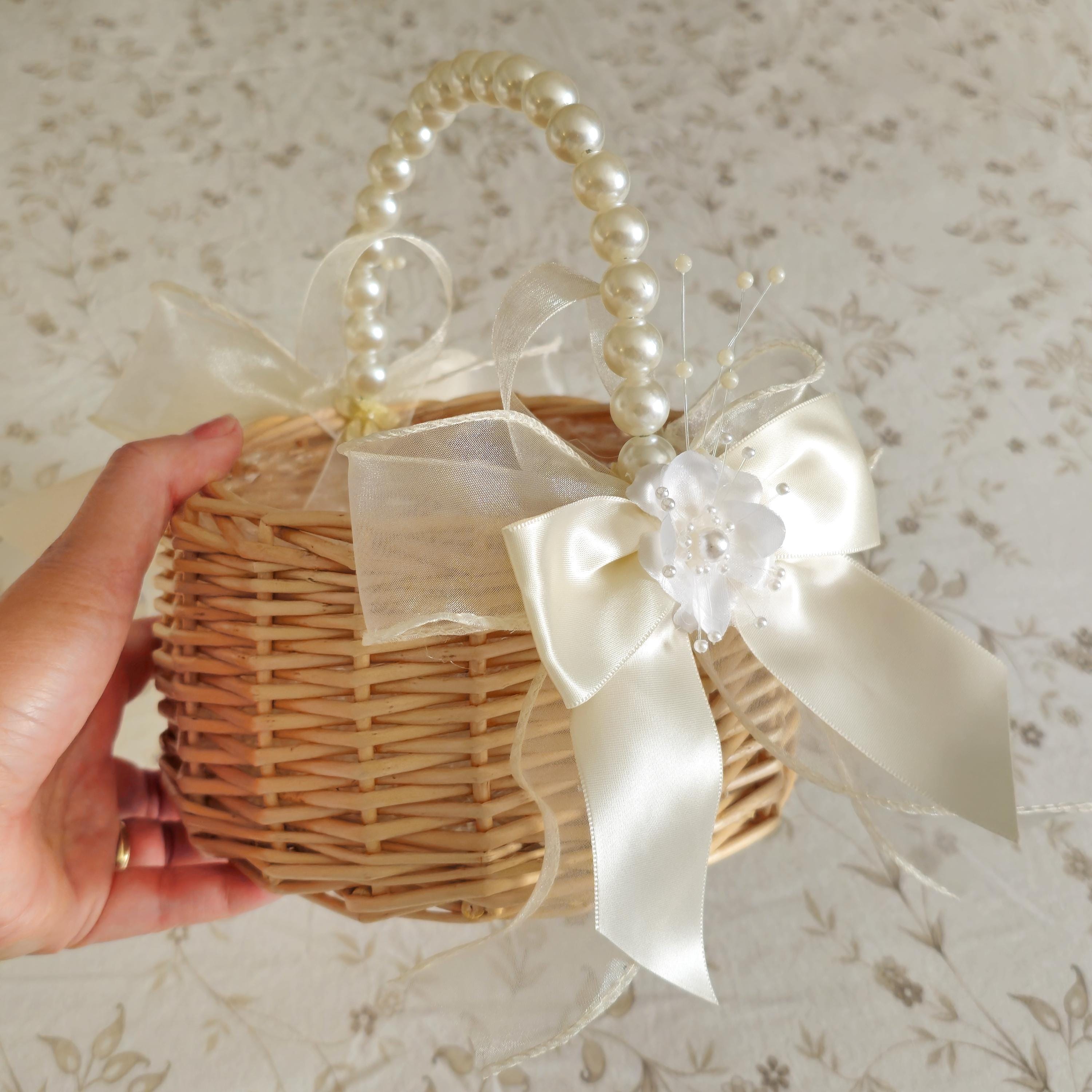 Cute Rattan Flower Girl Baskets with Bows, Flowers And Pearl Handles Set (1pc or 2 pcs) for Summer Boho Country Garden Weddings, In 2 Sizes