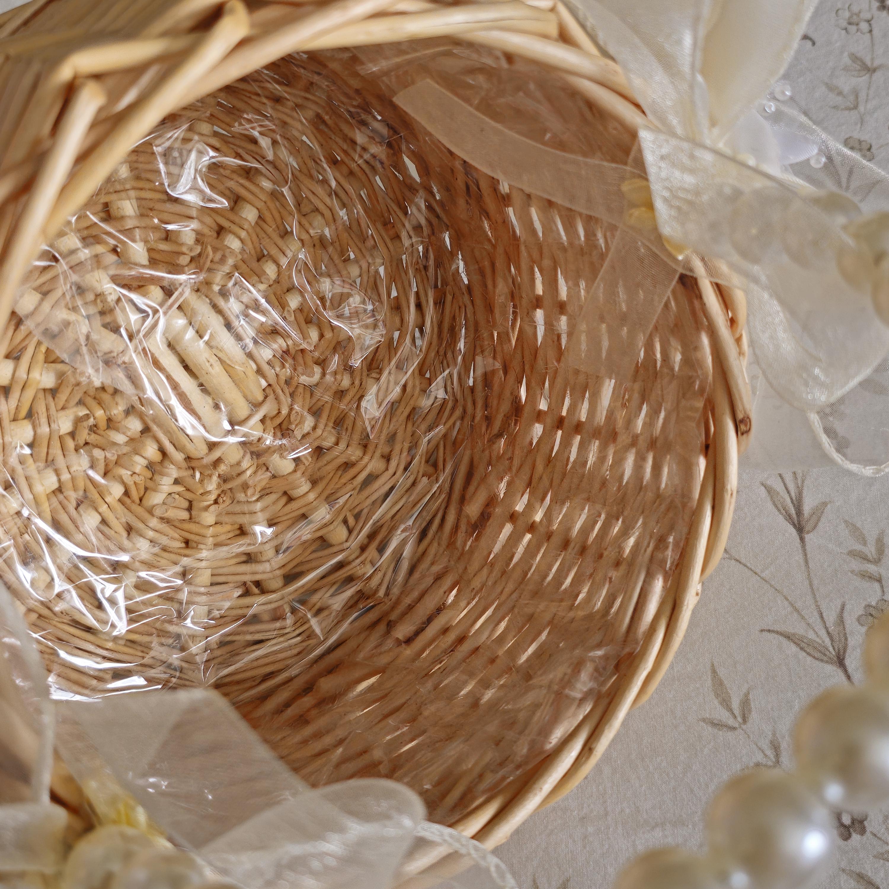 Cute Rattan Flower Girl Baskets with Bows, Flowers And Pearl Handles Set (1pc or 2 pcs) for Summer Boho Country Garden Weddings, In 2 Sizes